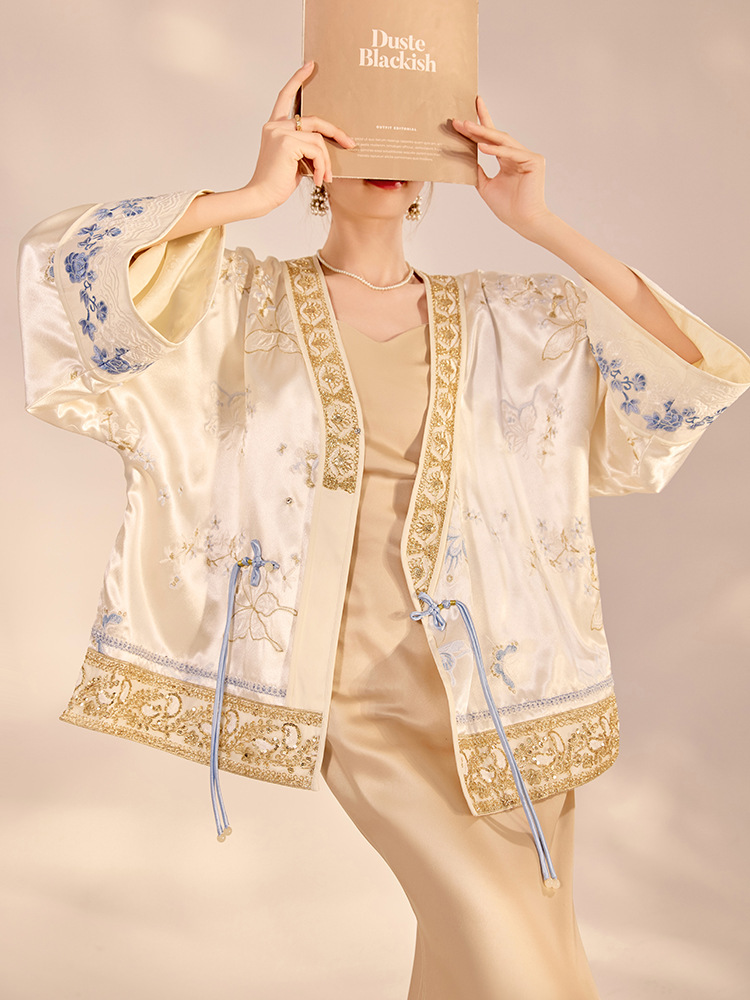 جاكيت نسائي فاخر جديد لربيع 20 - مراجعة Women'S Fashion For 2026 وسعره