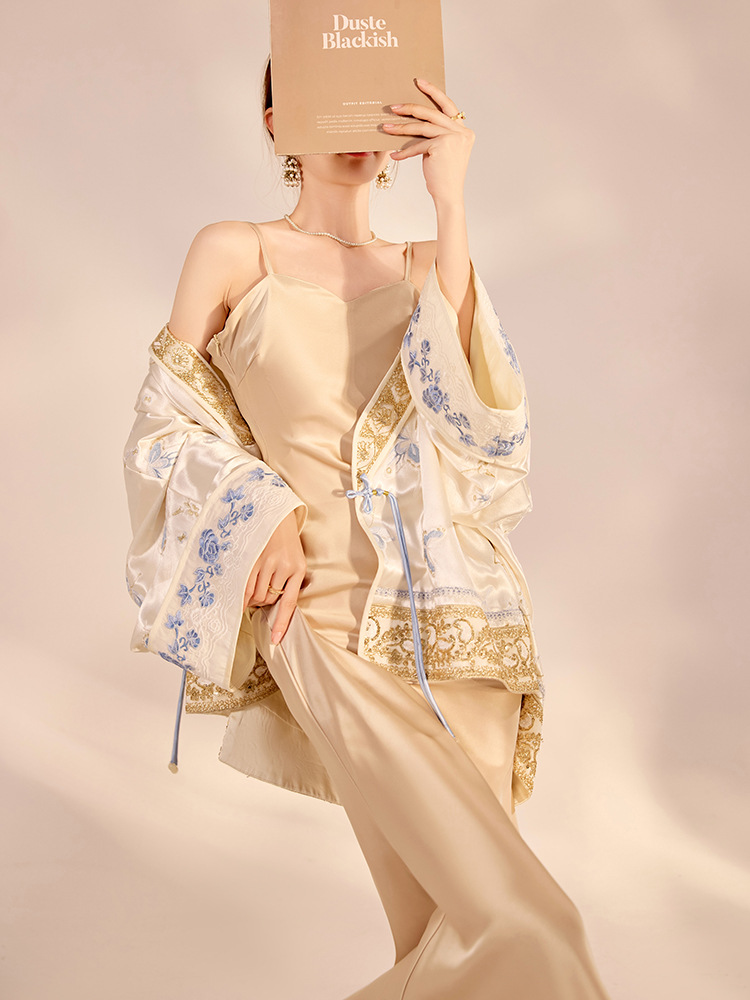 جاكيت نسائي فاخر جديد لربيع 20 - مراجعة Women'S Fashion For 2026 وسعره