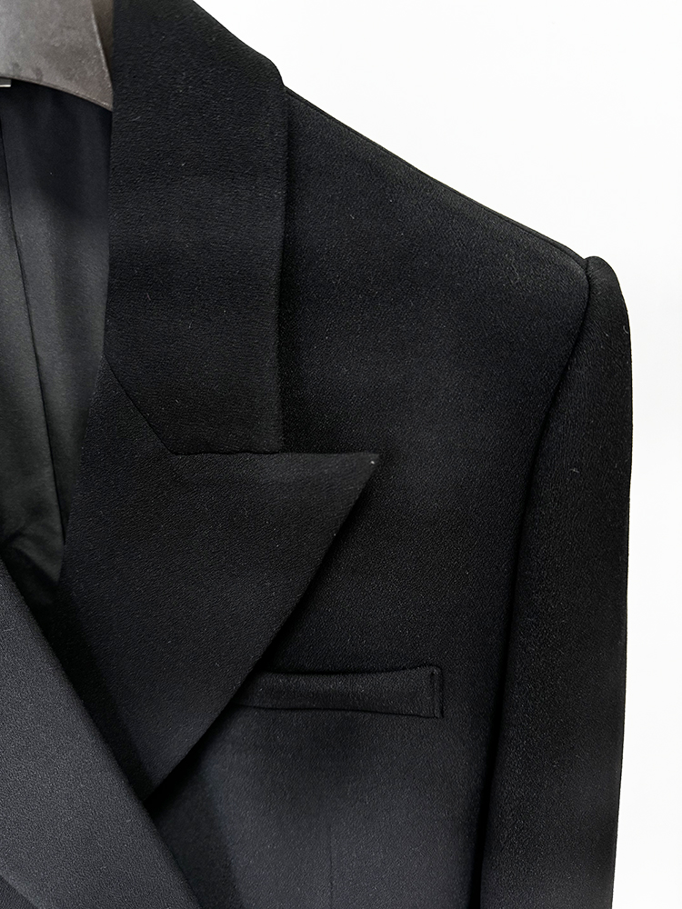 سترة مزدوجة الصدر مزينة بالزهو - مراجعة Velvet Blazer Women وسعره